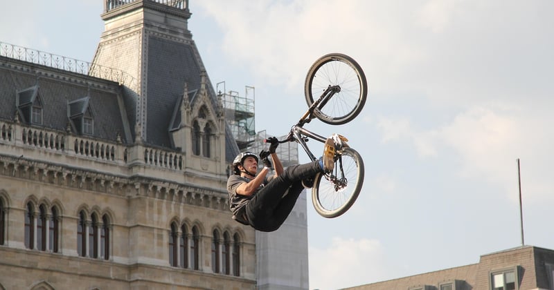 Créer une entreprise dans le secteur des sports extrêmes : le guide complet pour se lancer